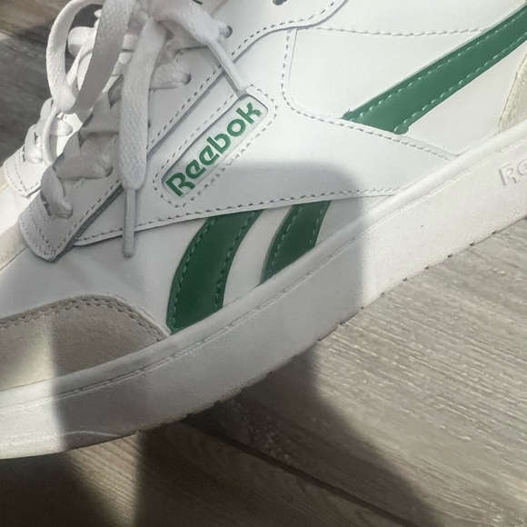 EUC women’s Reebok shoes - Picture 6 of 6